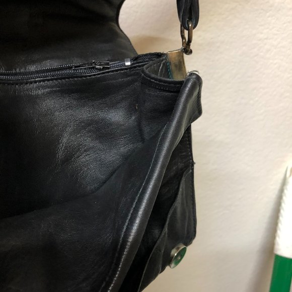 VINTAGE USED SOFT BLACK LEATHER FLAP SHOULDER CROSSBODY PURSE - Picture 7 of 7